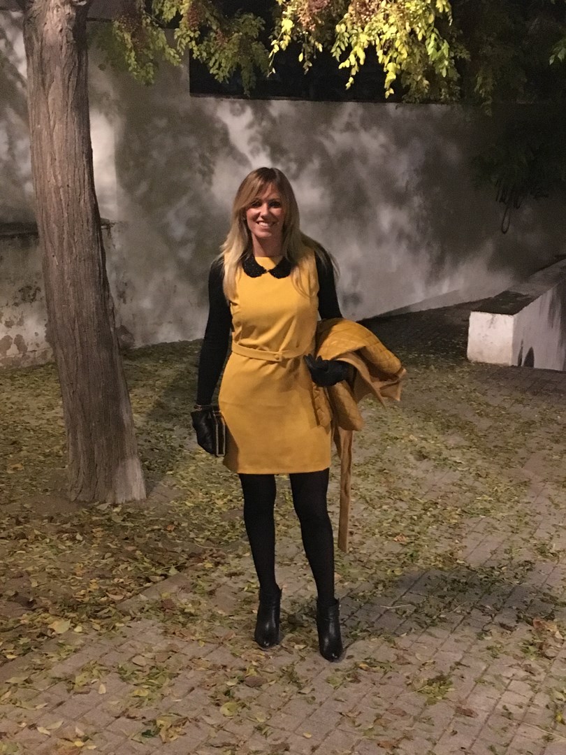 Total look mostaza Chikka Sencilla